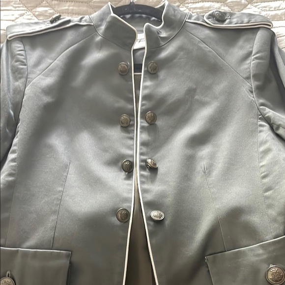 Light Olive Green Military Style Blazer with Stand-Up Collar and Epaulettes - Picture 4 of 6